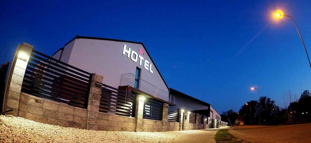 Hotel Sjesta Nowa Sol Exterior foto